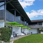 Bayvista Mit Balkon Und Bergblick By Interhome