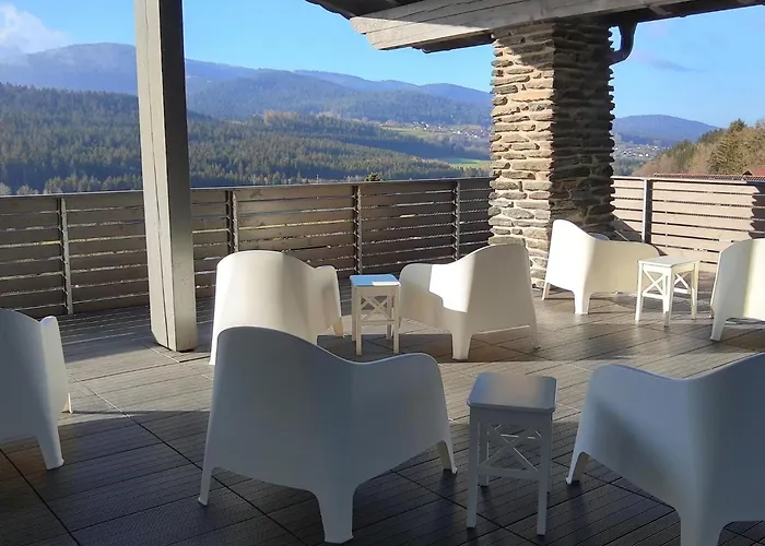 Bayvista Mit Balkon Und Bergblick By Interhome لام